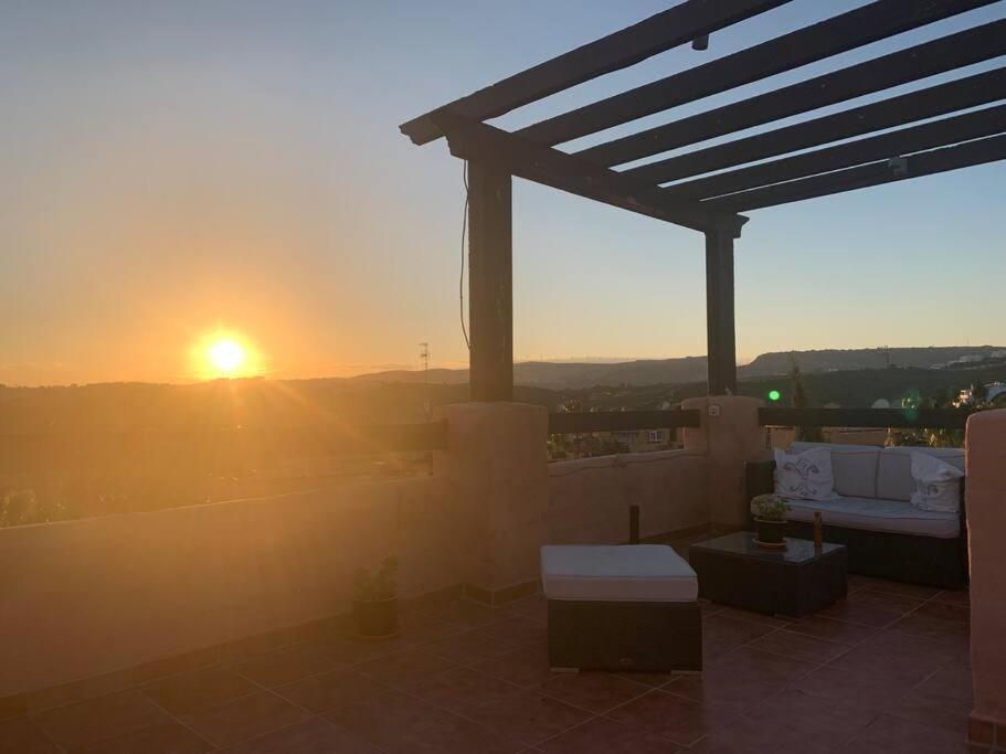 Schoenes Penthouse Mit Meerblick Pura Vida Bahía de Casares Exterior foto